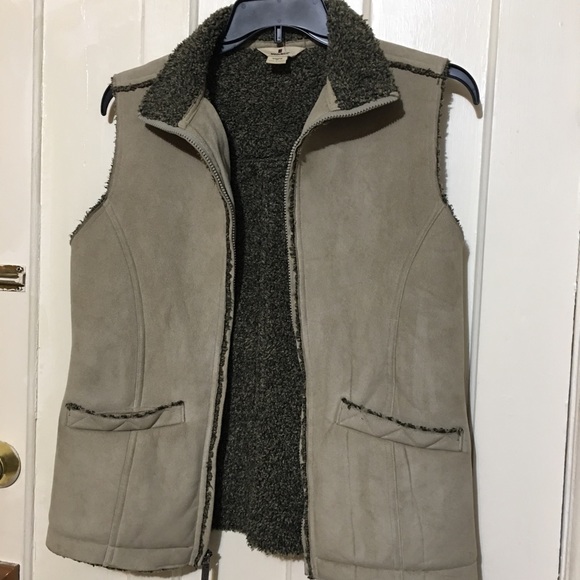 Woolrich Women’s Vest Size M Faux Suede Sherpa Lined Zip Front Pockets - Picture 3 of 16
